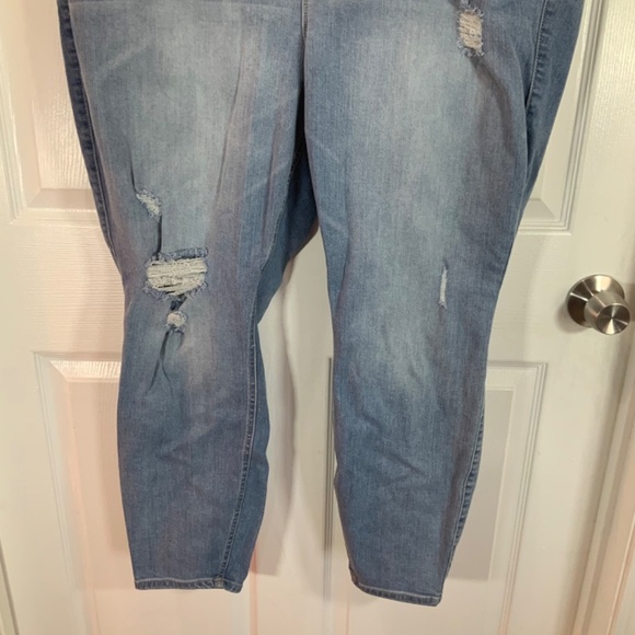 Torrid Skinny Bombshell Light Wash Distressed Jeans Plus Size 26 - Picture 3 of 9